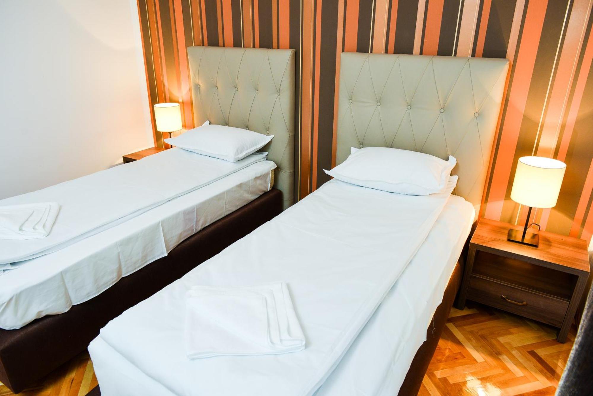 Hotel Park House Dej Zewnętrze zdjęcie